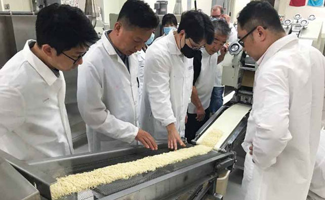 In 2024, U.S. Wheat Associates' noodle course for Korean manufactures featured lessons on U.S. wheat classes and noodle flour quality analysis using the rapid visco analysis method. Participants also evaluated various blending tests that confirmed the advantages of U.S. wheat usage in instant noodles.